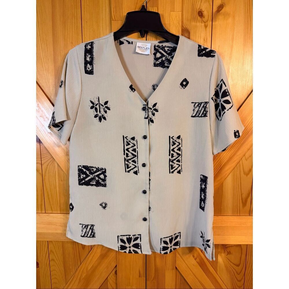 TR Bentley Women’s Tan Black Geometric Button Up Shirt READ Size Medium (6500)